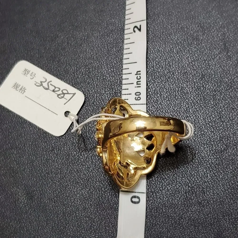 Gold tone rhinestone flower ring size 8.75
